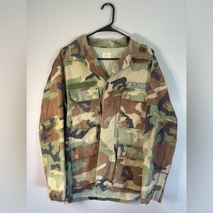 US Army Tactical Woodland Camo Long Sleeve Button Up Size M?